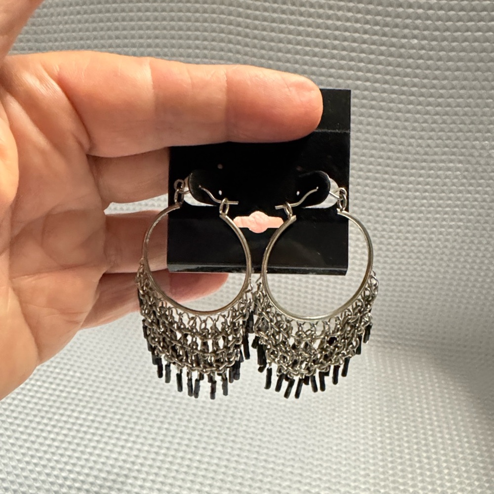 Closet BLOWOUT! Find a way to save!  ALL offers on items $15 + considered. - Picture 10 of 17